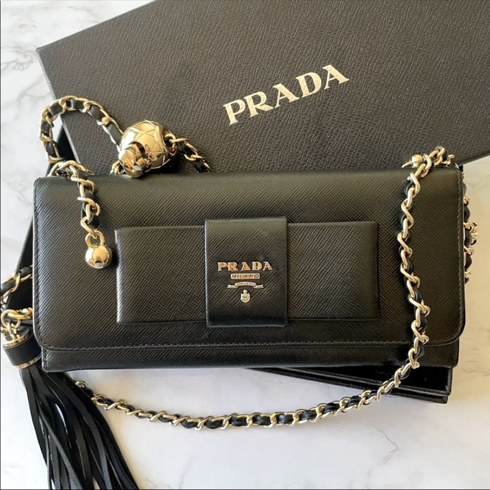 ❌SOLD❌ PRADA WALLET ON CHAIN